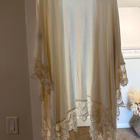 POL One Size Lace Overlay - Picture 2 of 11